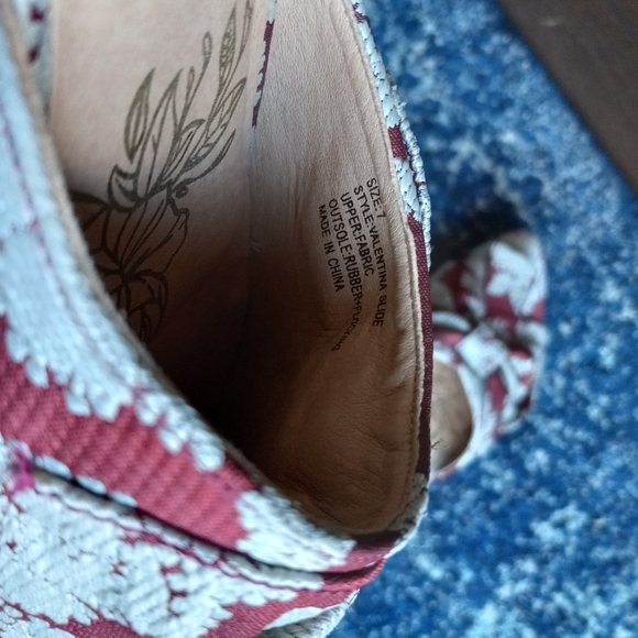 Valentina Chic Romantic Slide Burgundy & Silver Floral print Mule Sz 7 - Picture 6 of 6